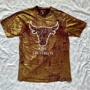All gold shirt “king of the streets”